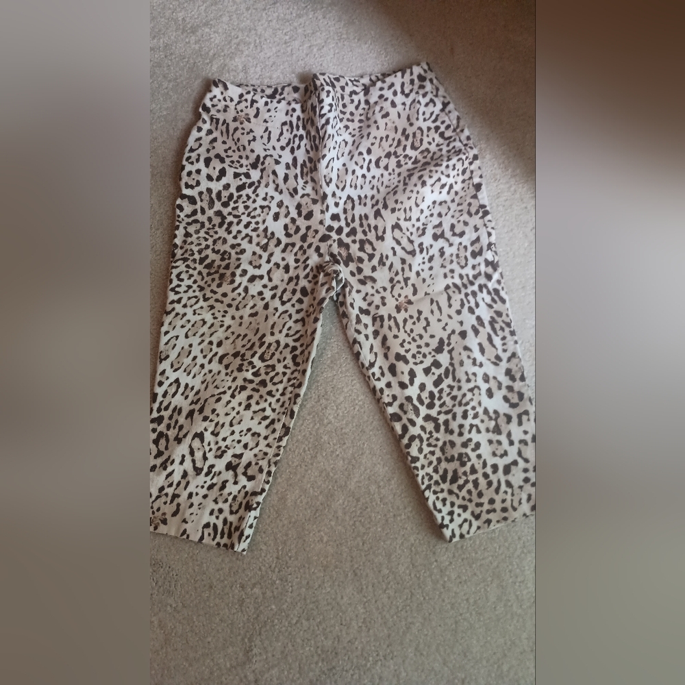 Leopard Print Capri Pants